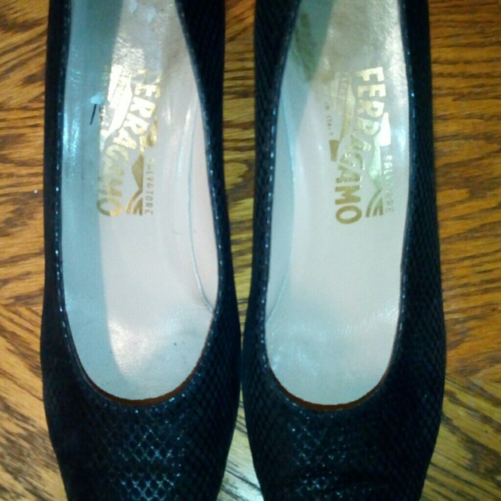 Salvatore Ferragamo pumps shoes size 9